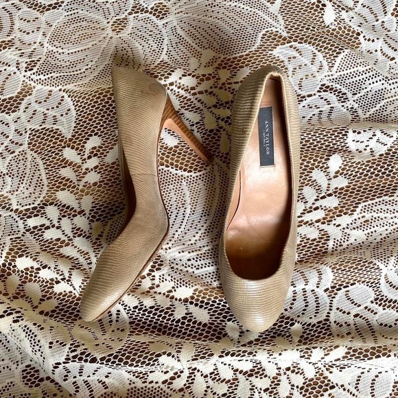 Ann Taylor tan vintage pump heels wooden heel - Picture 2 of 5